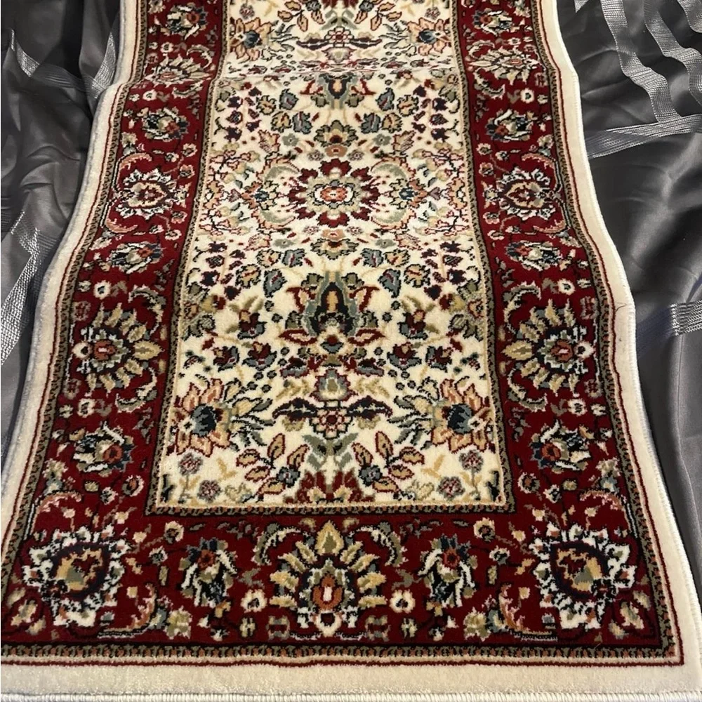 Classic Red and Cream Area Rug Accent - Home Accents